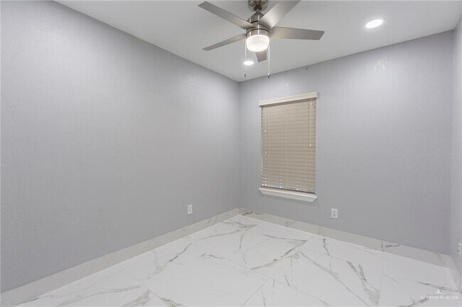 Building Photo - 22 Pecos St