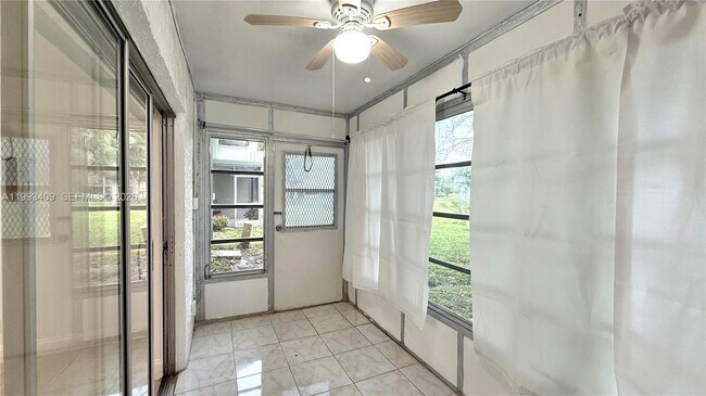 Building Photo - 609 S State Rd 7