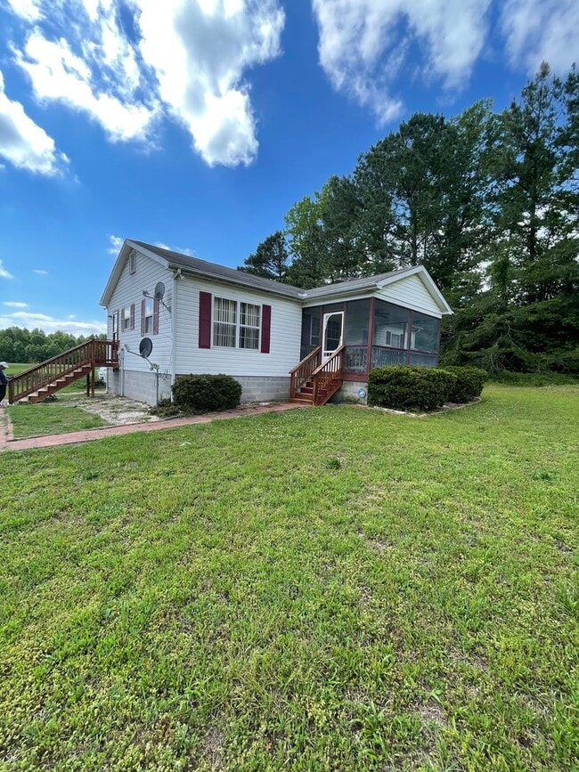 Primary Photo - Hone 3 Bedroom 2 bath Screened in Porch