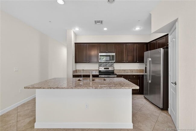 Building Photo - 9504 SW Otter Ln