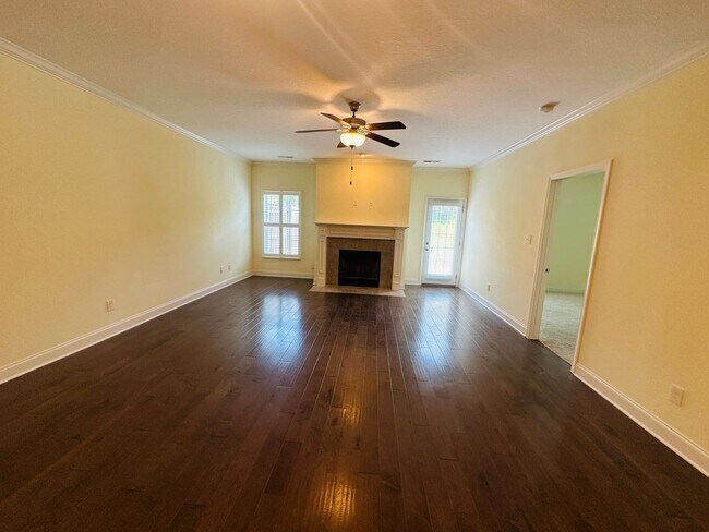 Building Photo - Sun-Drenched Corner Lot Condo – 2 Bedrooms + Office Near Middlebrook Pike