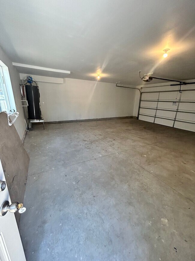 Building Photo - 2106 S Vista Ave
