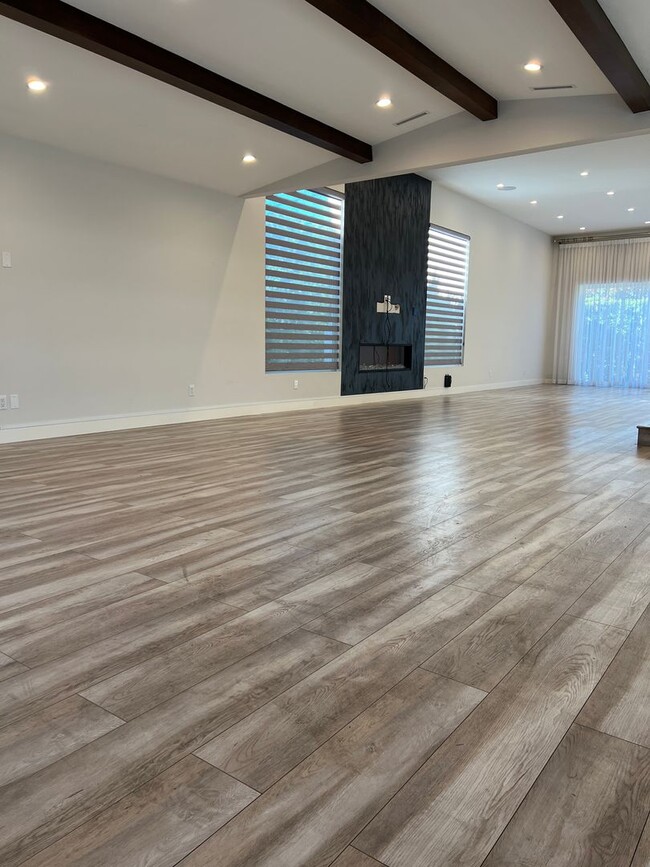 Building Photo - 2 Bedroom Modern Luxury, Valley Village