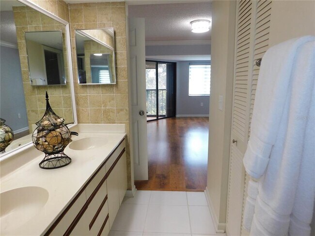 Building Photo - 1843 Golf View Dr