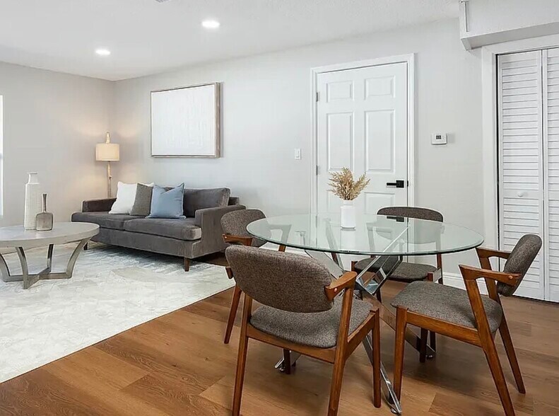 Building Photo - 4335 10th Ave S