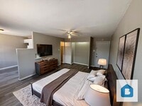 Building Photo - 420 E Brookside St