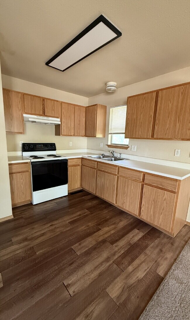 Building Photo - Welcome To Your New Home in Forsyth MO!