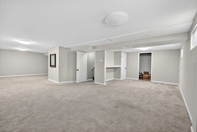 Building Photo - Move-In Ready Gem on a Corner Lot in O’Fal...