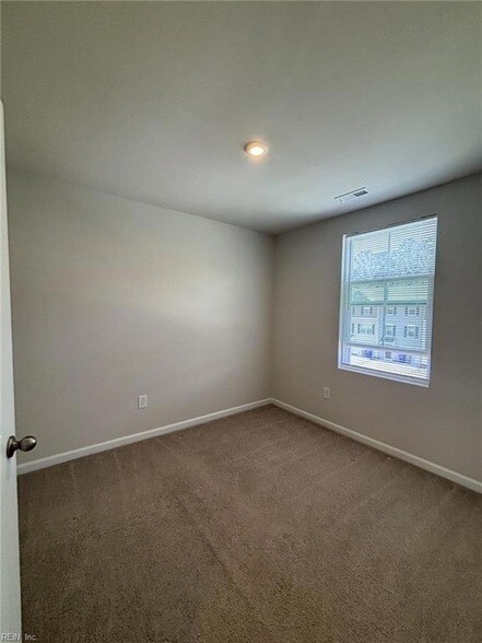 Building Photo - 2027 Petersen Way