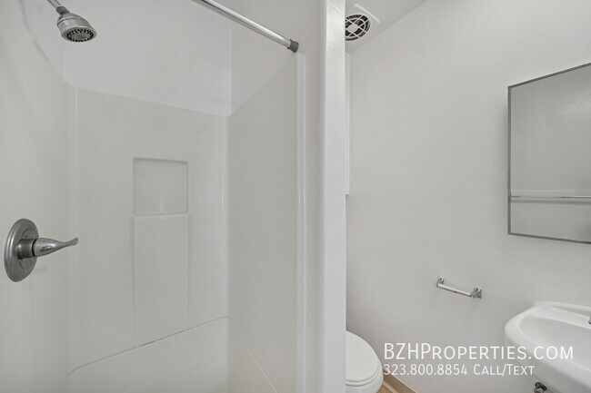 Building Photo - 2038 S Holt Ave