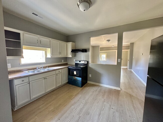 Building Photo - 630 77th St S