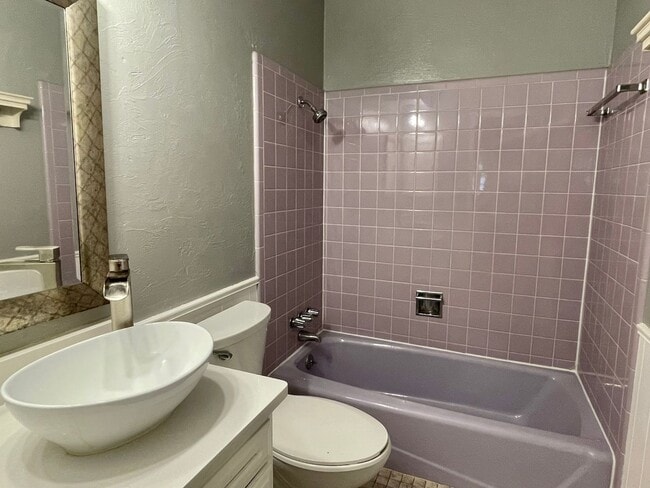 Building Photo - Cute 3 Bed 3 Bath Town Home NW OKC