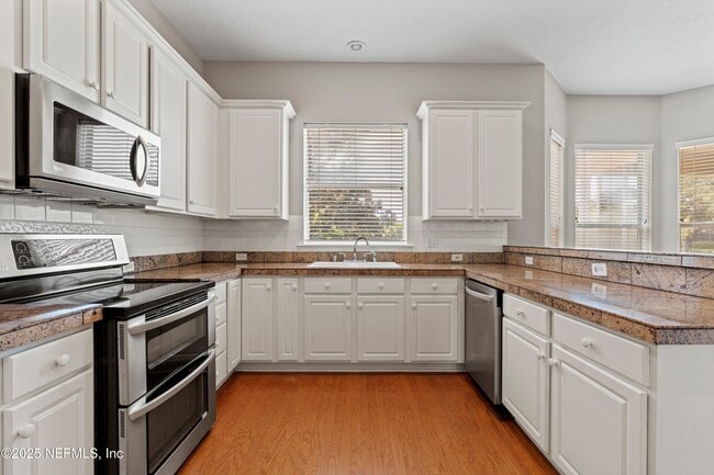 Building Photo - 7610 Sentry Oak Cir E