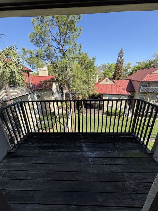 Building Photo - Spacious 1 bedroom/1 bathroom condo at Oasis at Pearl Lake