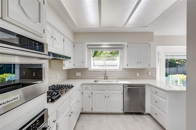 Building Photo - 11209 Deadoak Ln