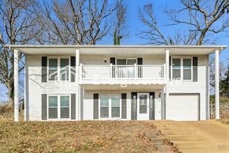 Building Photo - 1917 Americana Way