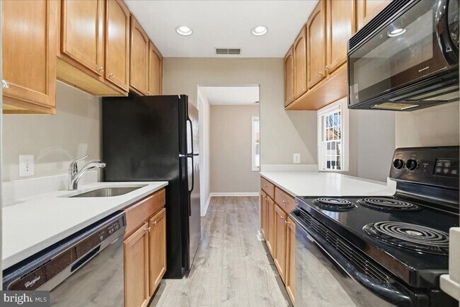 Building Photo - 100 Westwick Ct