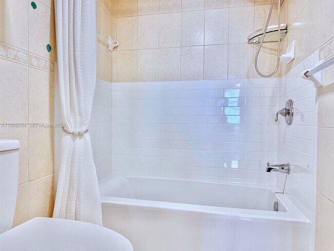 Building Photo - 2101 S Ocean Dr