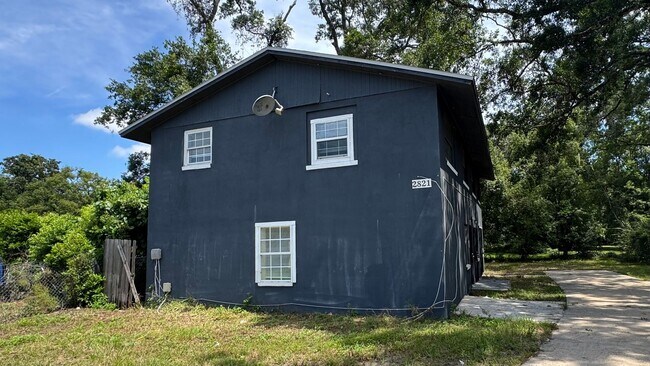 Building Photo - 2821 Moncrief Rd