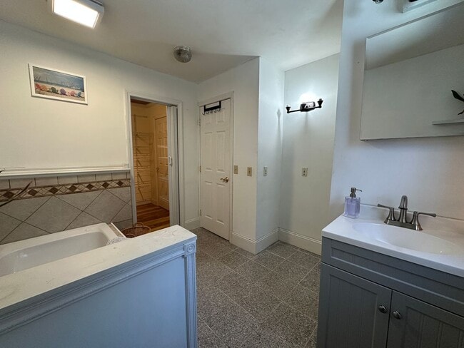 Building Photo - Furnished 1-Bedroom Primary Suite