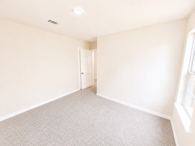 Building Photo - 1143 Zoe St