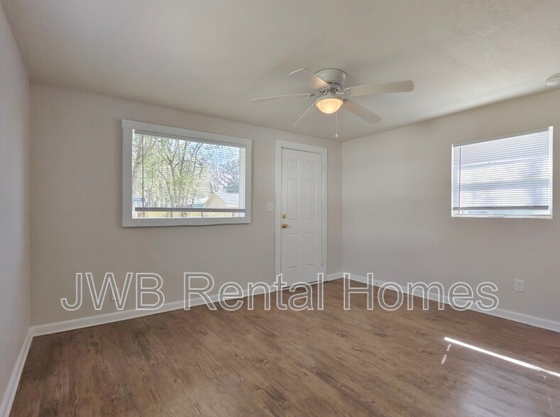 Building Photo - 1067 Huron St