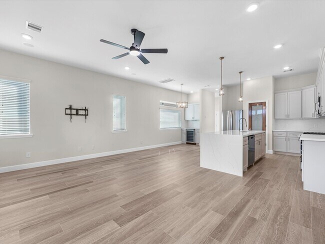 Building Photo - 603 N Milby St