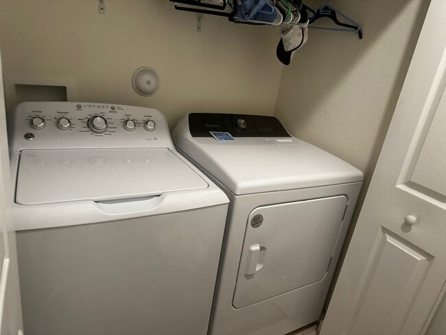 Building Photo - 3397 W 94th Terrace