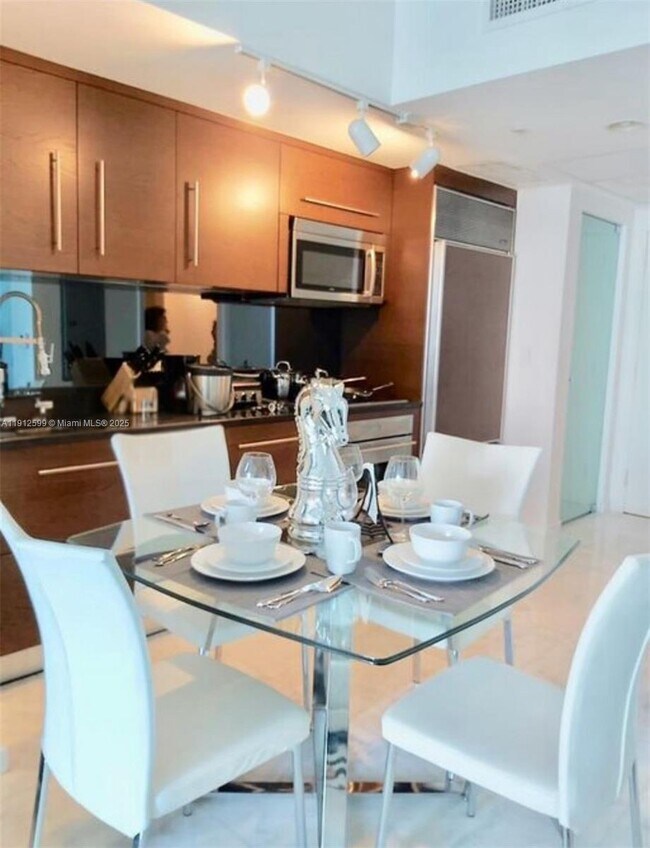 Building Photo - 475 Brickell Ave