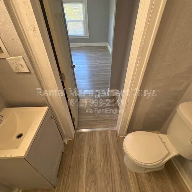 Building Photo - 4216 N Bryant Ave