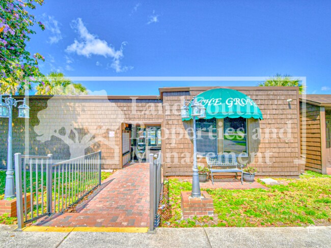 Building Photo - 1836 N Crystal Lake Dr