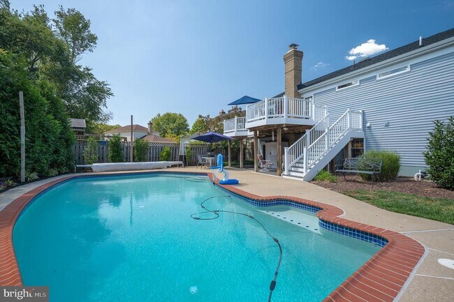 Building Photo - 1615 Spottsworth Way