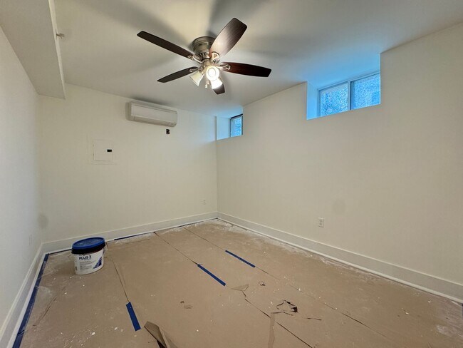 Building Photo - 169 Olive St