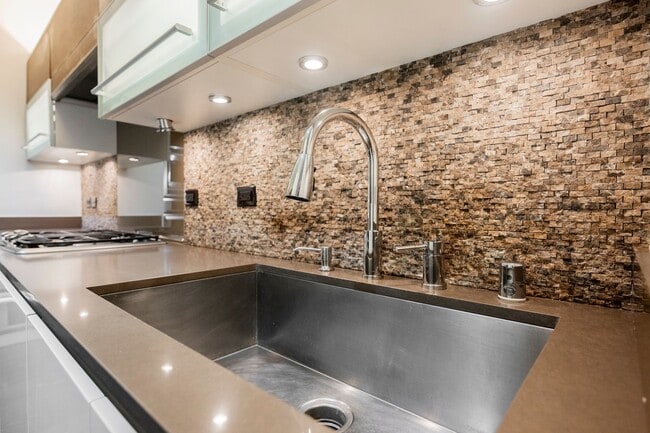 Building Photo - Waldorf Astoria Las Vegas- 1 bed .5 bath on the 39th floor!