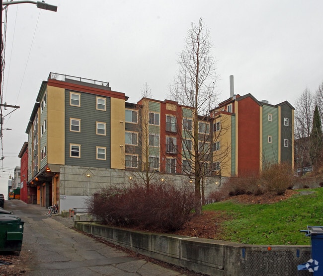 Building Photo - Equinox