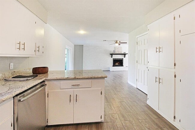 Building Photo - 8311 Wilmerdean St