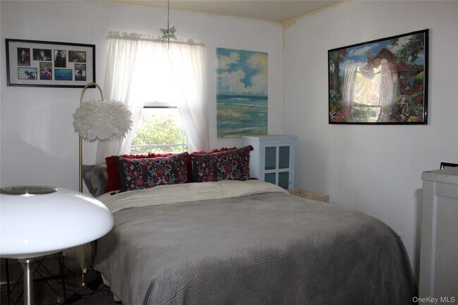 Building Photo - 32 Bellview Ave