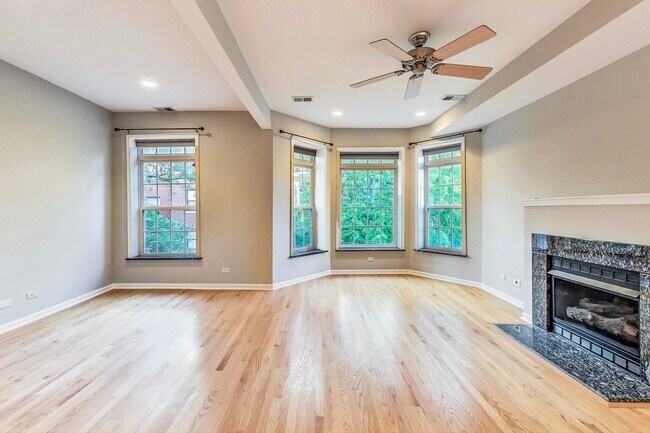 Building Photo - 825 W Cuyler Ave