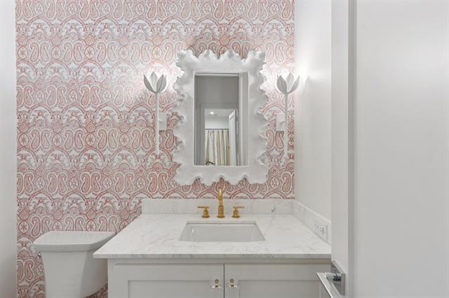 Building Photo - 9847 Mixon Dr