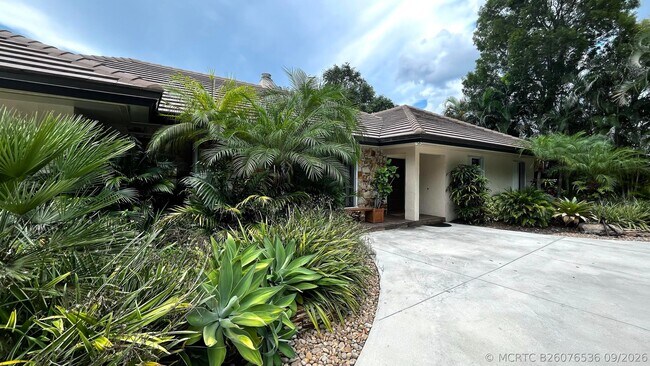 Building Photo - 5125 Woodland Lakes Dr