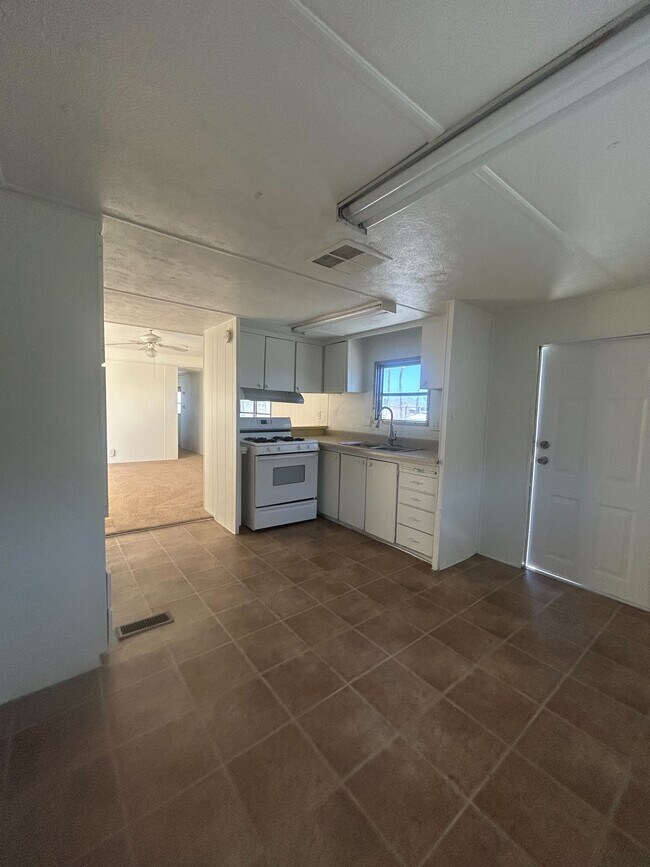 Building Photo - 3601 E Wyoming Ave