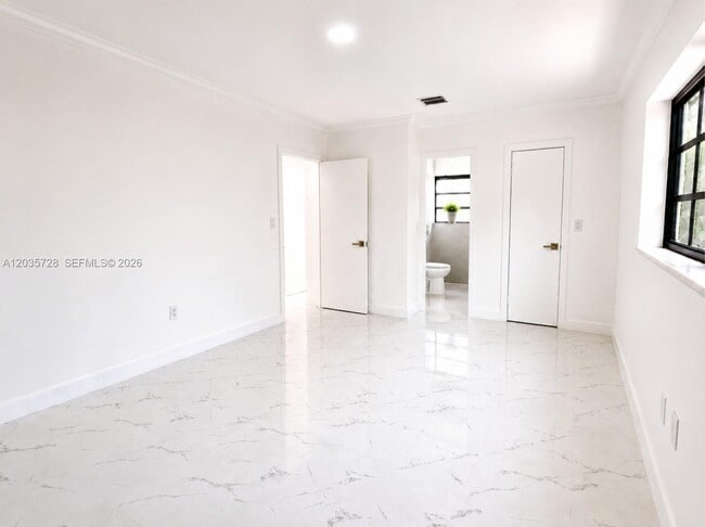 Building Photo - 401 S Shore Dr