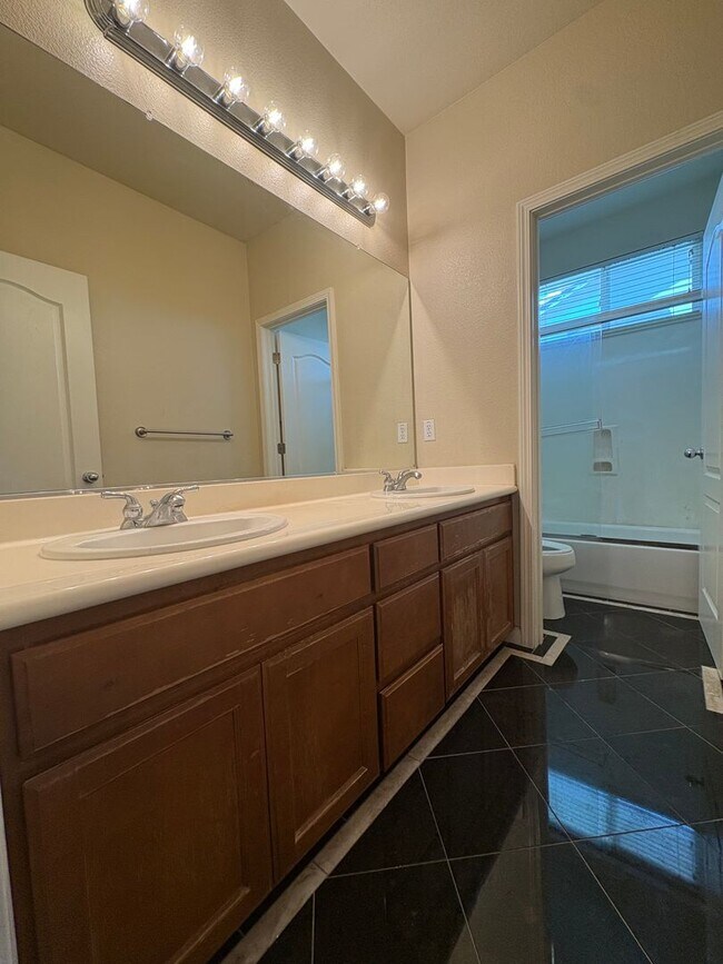 Building Photo - 2855 Sandyhills Ln