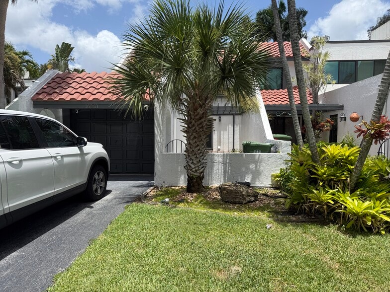 Primary Photo - 16363 Fern Dr