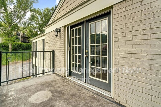 Building Photo - 3513 Essex Ave