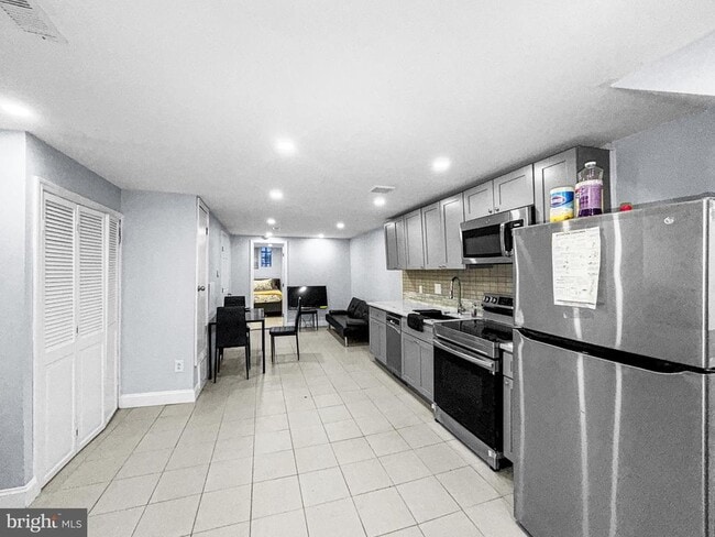 Building Photo - 4644 G St