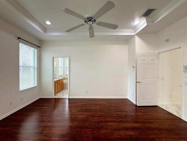 Building Photo - 9512 Greenpointe Dr