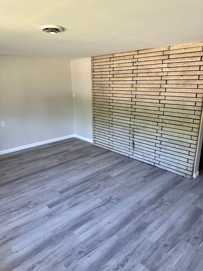 Building Photo - Charming Completely Remodeled Home!