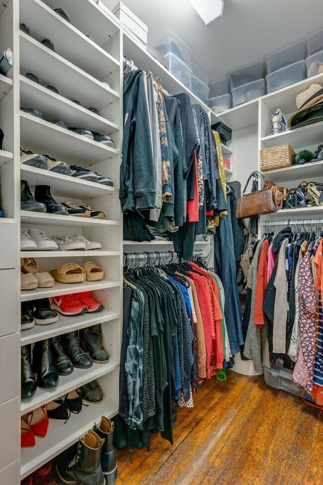 Building Photo - Amazing Germantown Loft in Historic Werthan Mills Lofts!