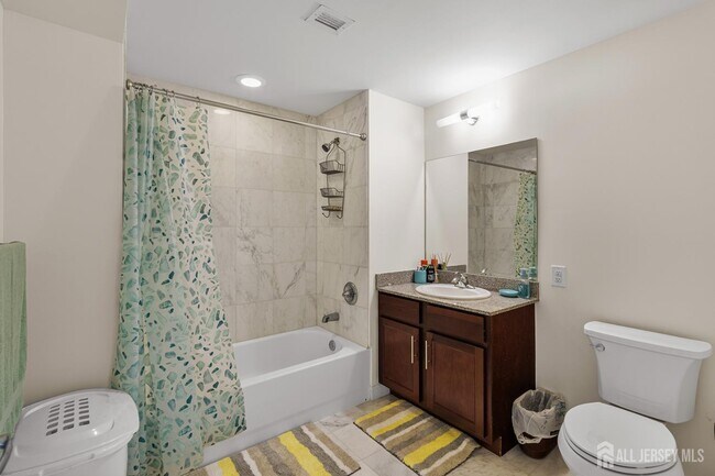 Building Photo - 110 Somerset St